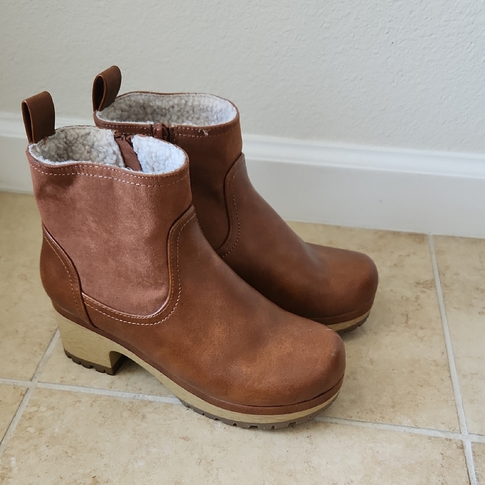 Universal Thread Fawn Clog Brown Boots Fleece Lined Side Zip Sz 6 Women